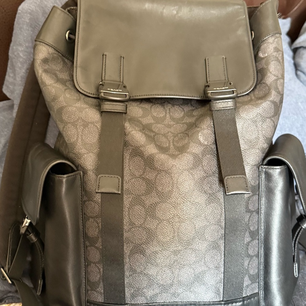 Coach Men's Signature Canvas Backpack in Black/Gray